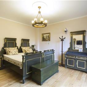 5 bedroom bayside villa with pool near Kotor, sleeps 12